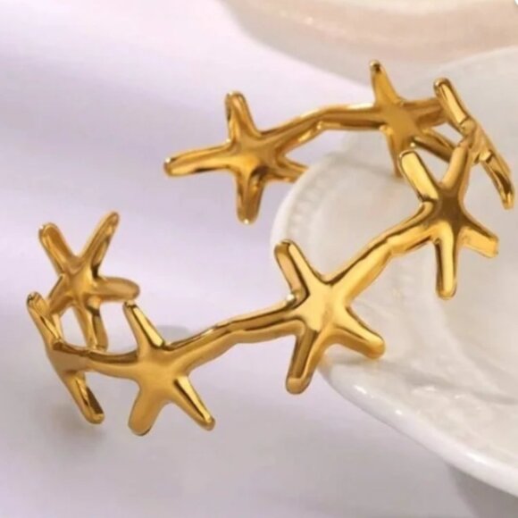 Gold Starfish Cuff Bracelet - Picture 1 of 1